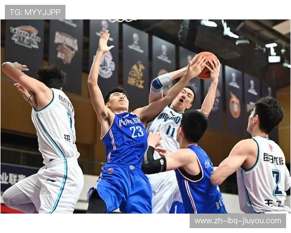 齐鲁大地竞技双线聚焦 青岛足球与CBA赛况精彩纷呈